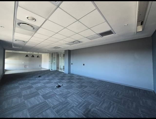 1,201M² OFFICE TO LET IN WAVERLEY